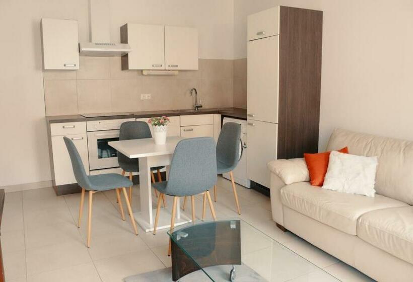 דירה בת חדר שינה 1 עם מרפסת, Vienna Airport Residences