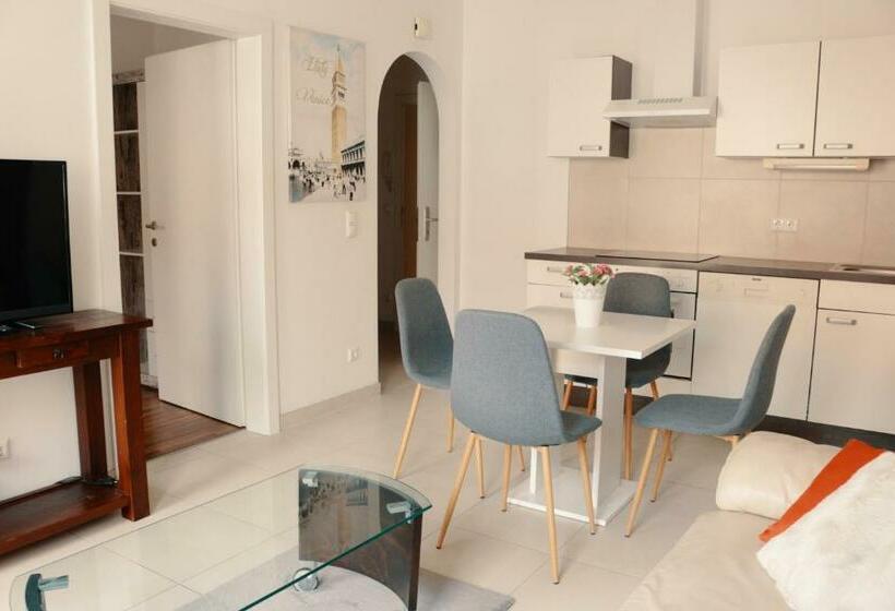 バルコニー付き１ベッドルームアパートメント, Vienna Airport Residences