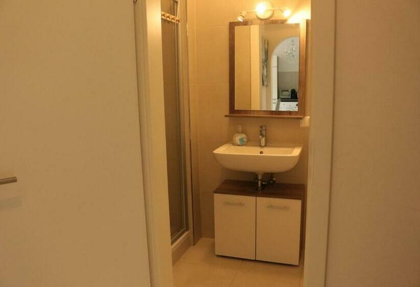 דירה בת חדר שינה 1 עם מרפסת, Vienna Airport Residences