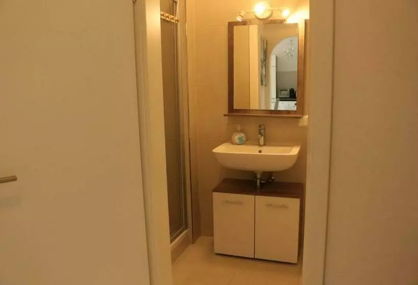 バルコニー付き１ベッドルームアパートメント, Vienna Airport Residences