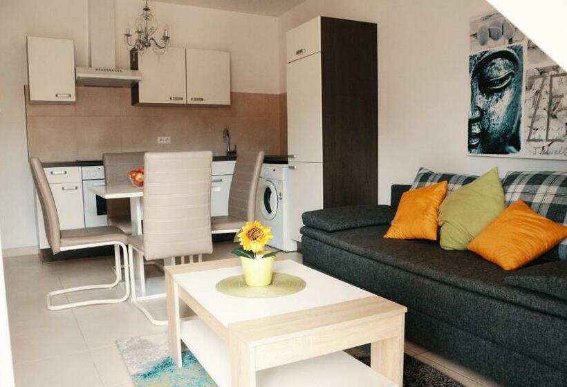 דירה בת חדר שינה 1 עם מרפסת, Vienna Airport Residences