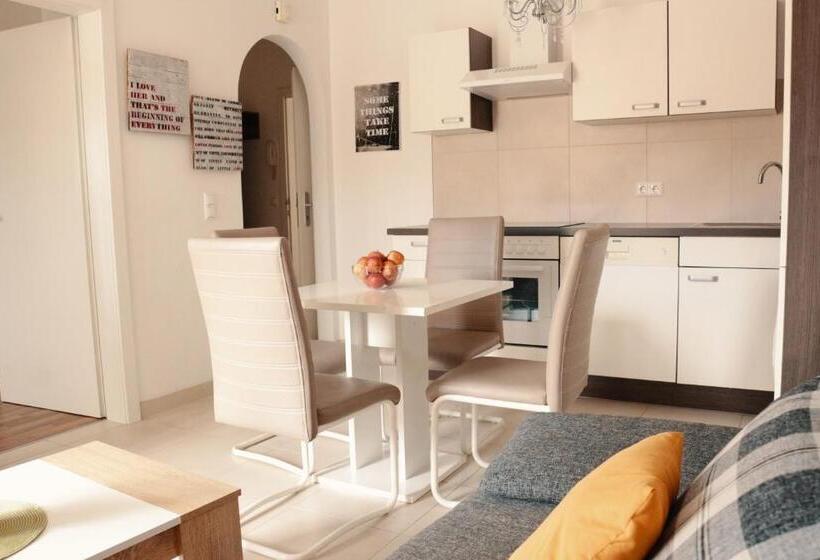 バルコニー付き１ベッドルームアパートメント, Vienna Airport Residences
