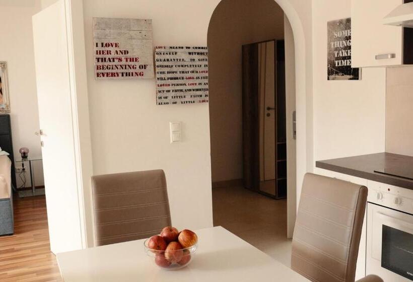 דירה בת חדר שינה 1 עם מרפסת, Vienna Airport Residences