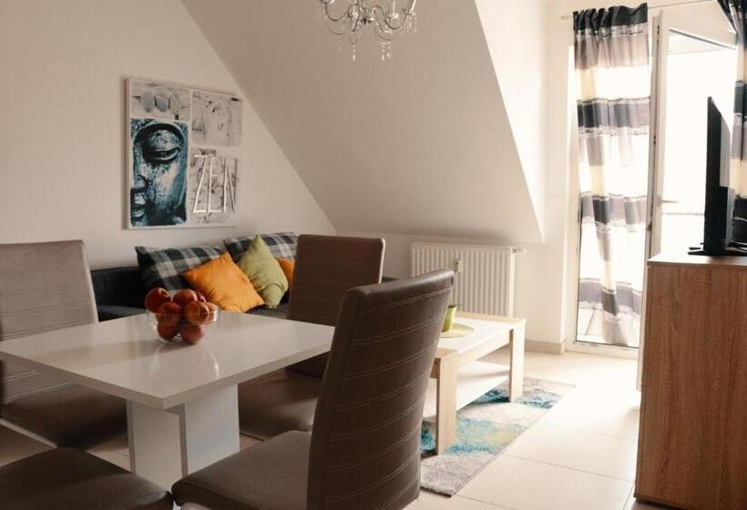 דירה בת חדר שינה 1 עם מרפסת, Vienna Airport Residences