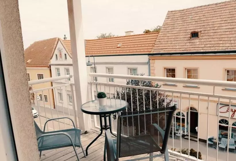 スタンダードスタジオ, Vienna Airport Residences