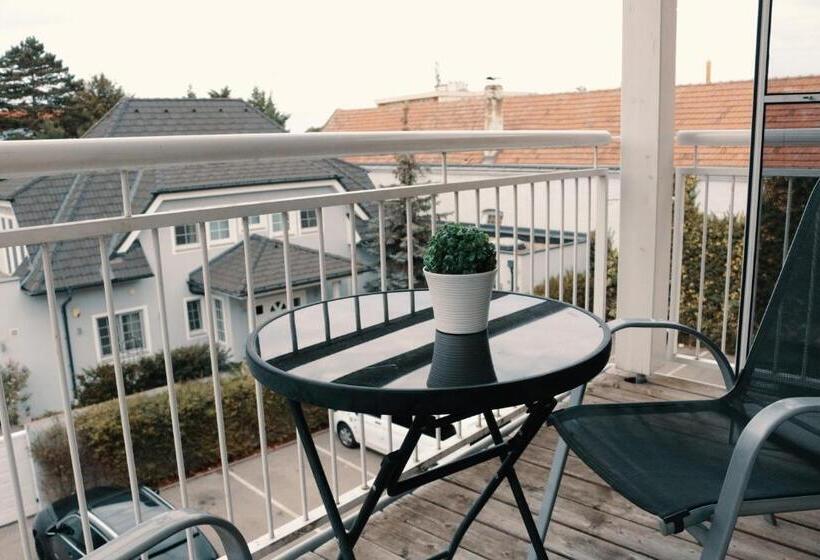 バルコニー付き１ベッドルームアパートメント, Vienna Airport Residences