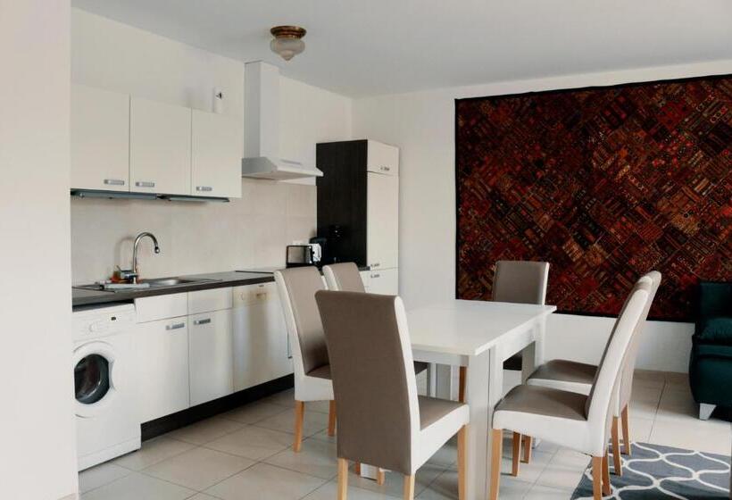 バルコニー付き１ベッドルームアパートメント, Vienna Airport Residences