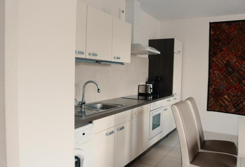 דירה בת חדר שינה 1 עם מרפסת, Vienna Airport Residences