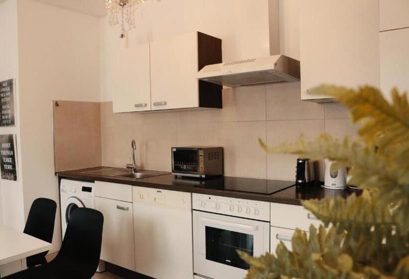 חדר סטנדרט עם מרפסת, Vienna Airport Residences