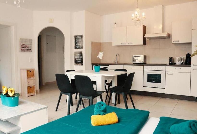 דירה בת חדר שינה 1 עם מרפסת, Vienna Airport Residences