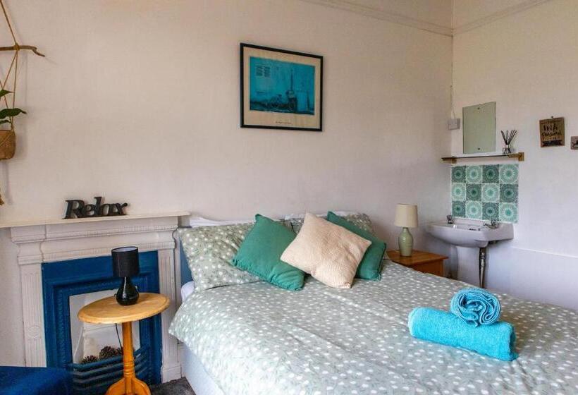 이코노미 룸, Penkerris