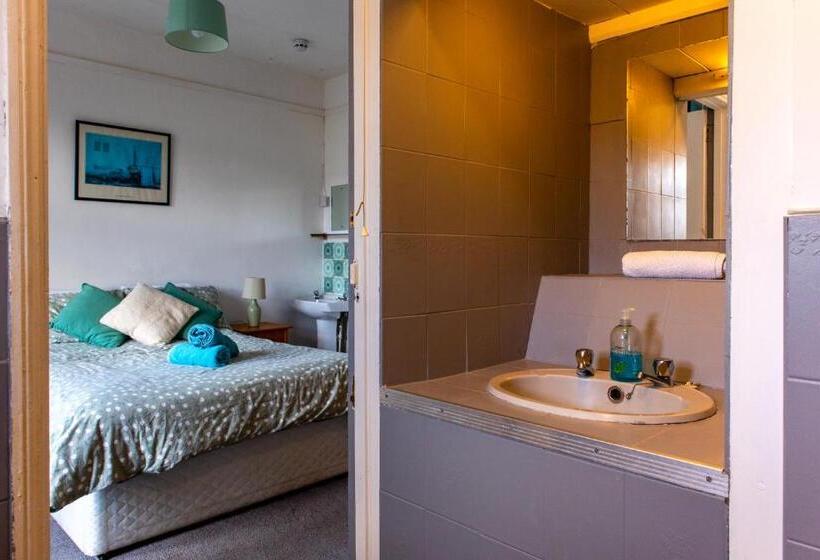 이코노미 룸, Penkerris