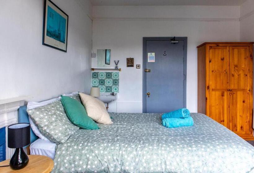 이코노미 룸, Penkerris