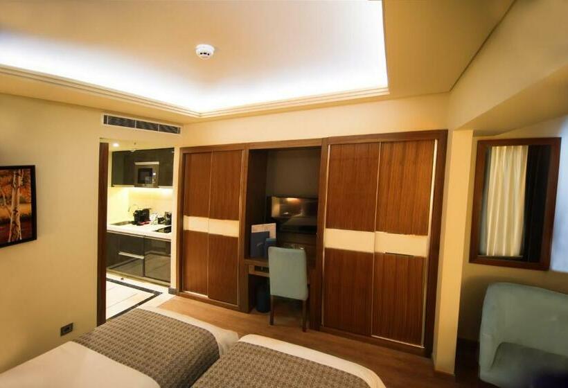 Standard Szoba, Gems