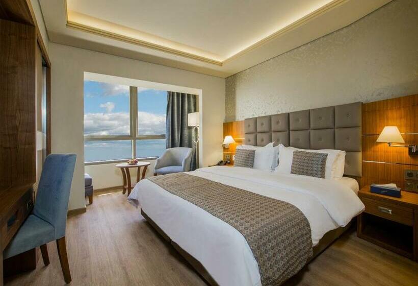 Standard Szoba, Gems