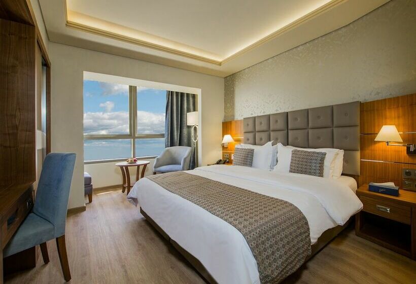 Standard Szoba, Gems