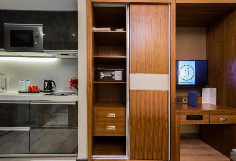 Standard Szoba, Gems