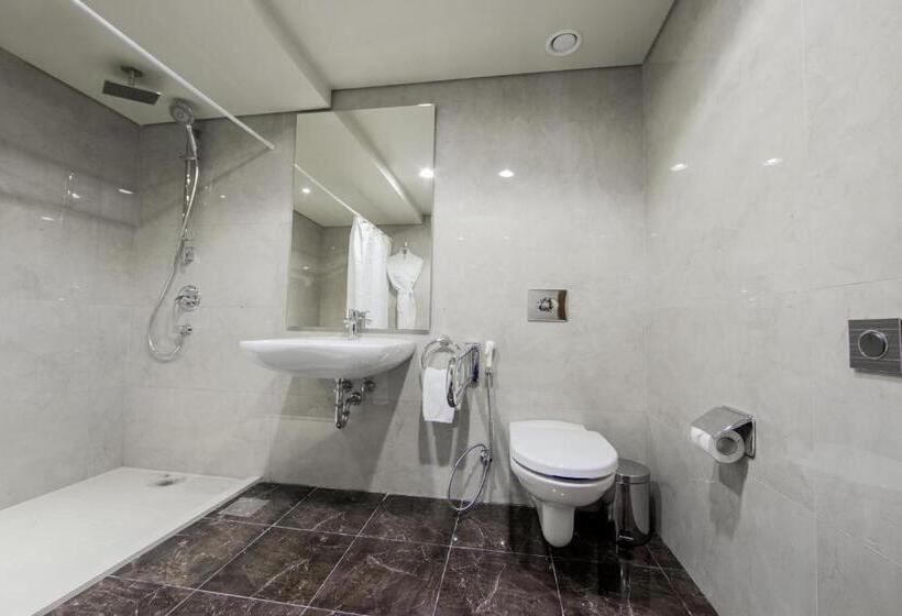 Standard Szoba, Gems