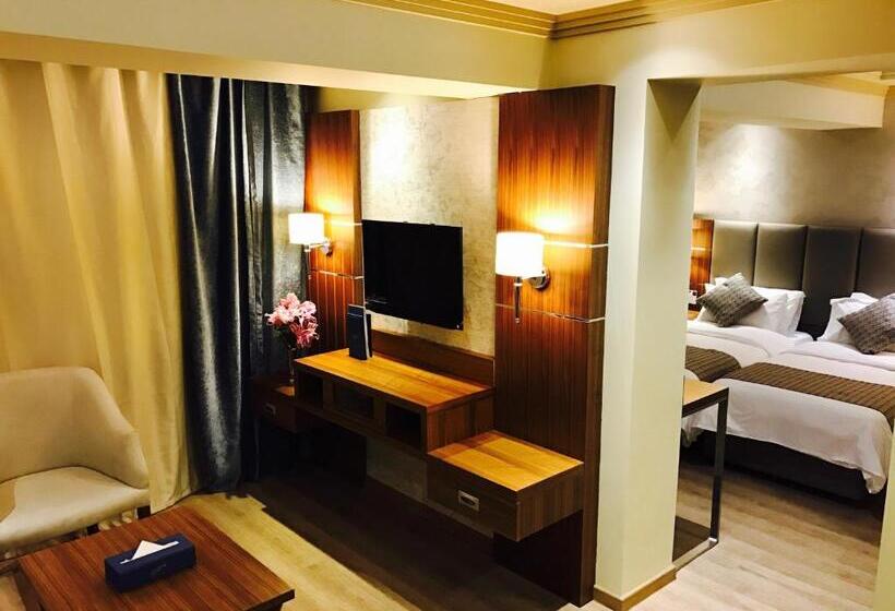 Superior Szoba, Gems