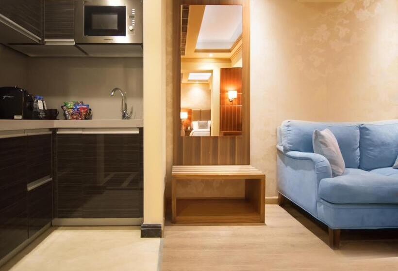 Superior Szoba, Gems