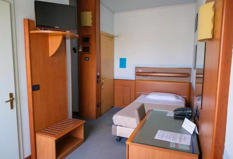 ダブルベッドのスタンダードシングルルーム, Albergo Zoello Je Suis