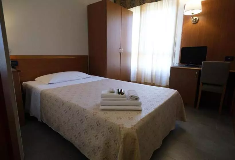 ダブルベッドのスタンダードシングルルーム, Albergo Zoello Je Suis