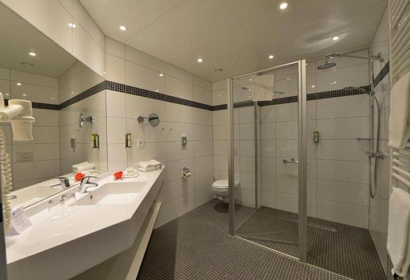 带阳台的豪华间, Aribo