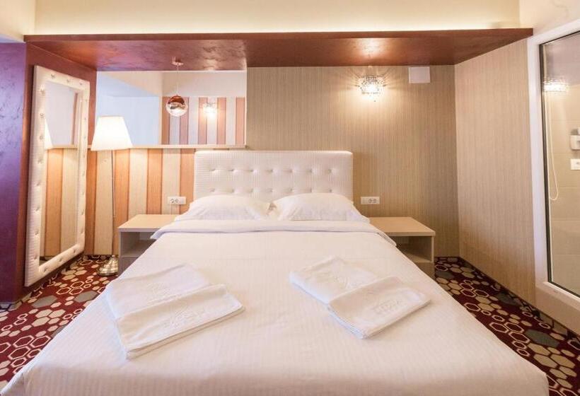 小型套房, Craiovita