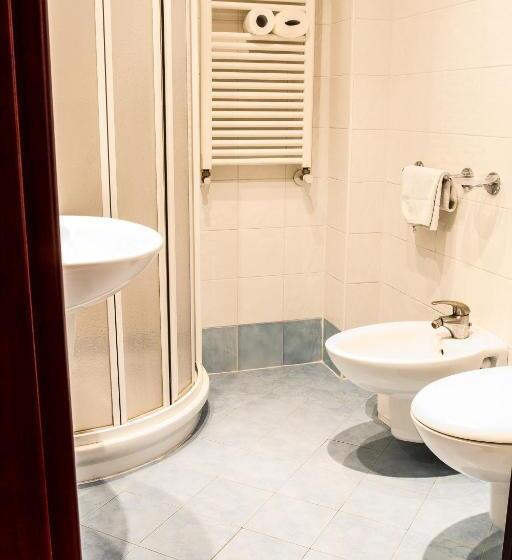 スタンダードトリプルルーム, Consul Family