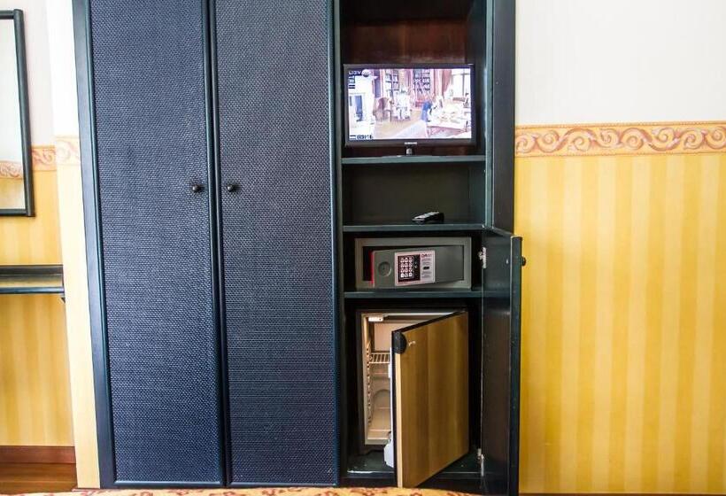 スタンダード4人部屋, Consul Family