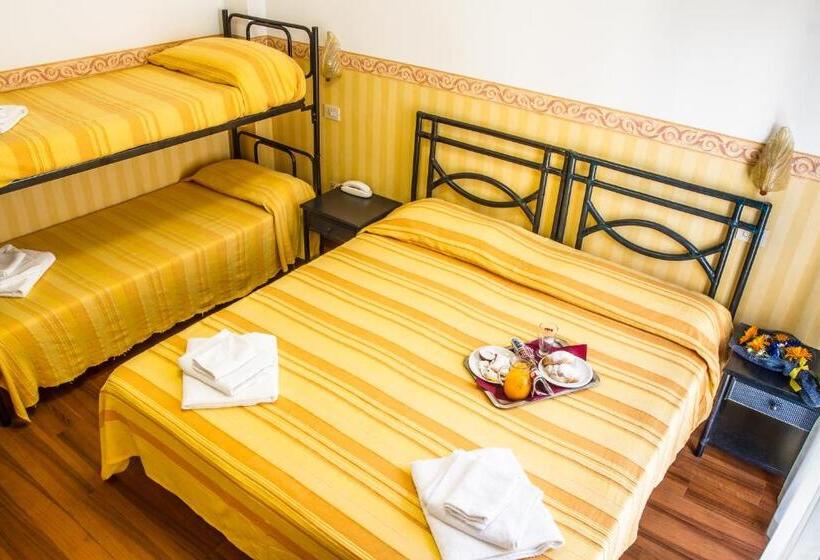 スタンダード4人部屋, Consul Family