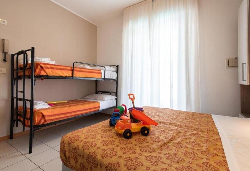 スタンダード4人部屋, Consul Family