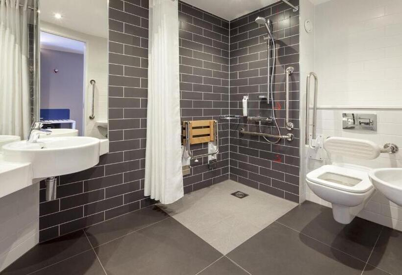 Номер Стандарт Адаптированный для Инвалидов, Holiday Inn Express St. Albans   M25, Jct.22