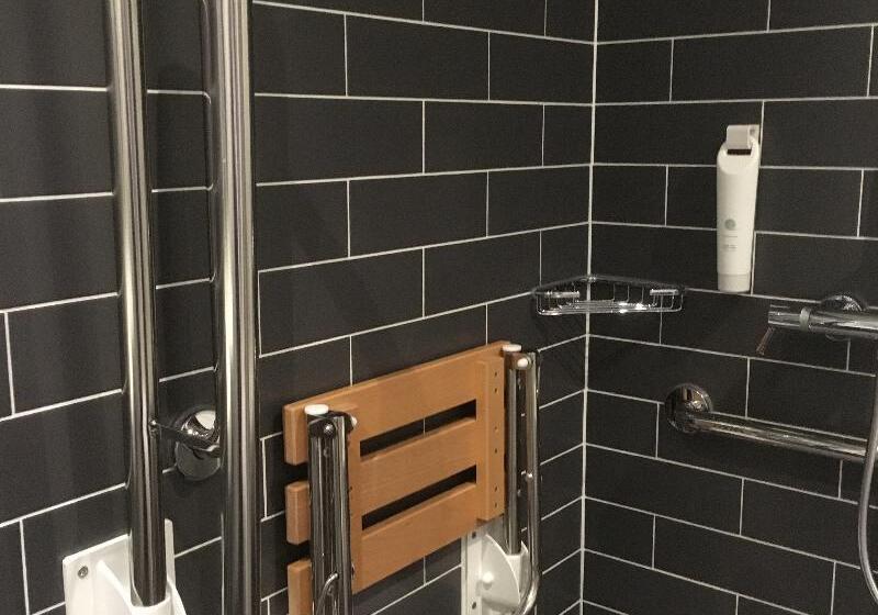 Номер Стандарт Адаптированный для Инвалидов, Holiday Inn Express St. Albans   M25, Jct.22