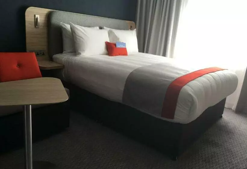 スタンダードルーム, Holiday Inn Express St. Albans   M25, Jct.22