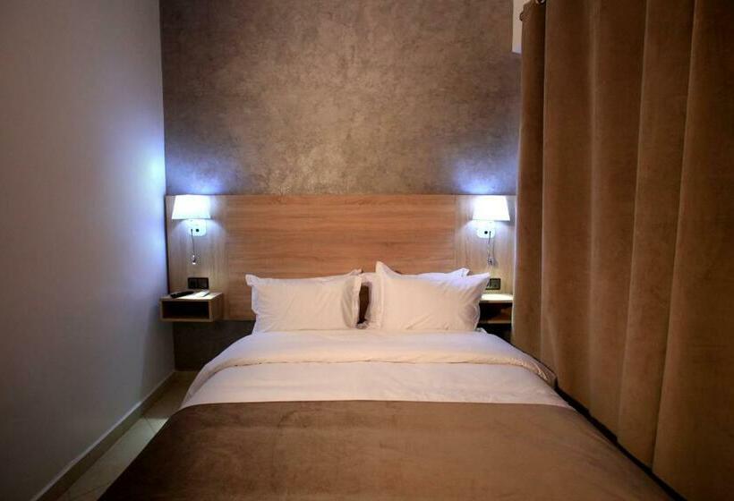 Superior Oda, Ichbilia فندق اشبيلية