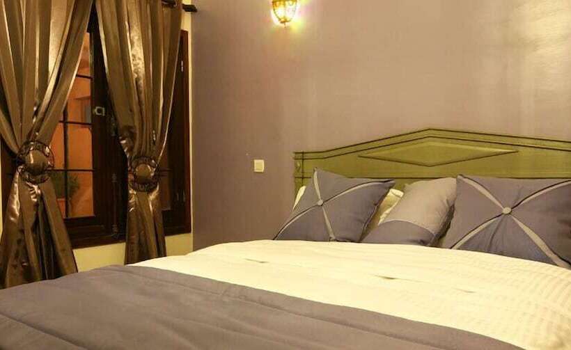 اتاق لوکس, La Villa Racine