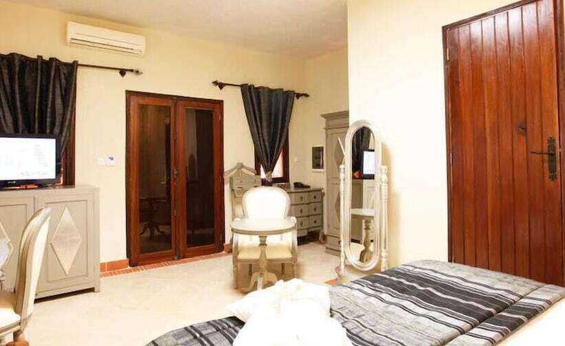 اتاق لوکس, La Villa Racine