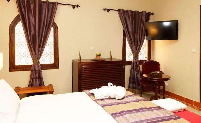 اتاق لوکس, La Villa Racine