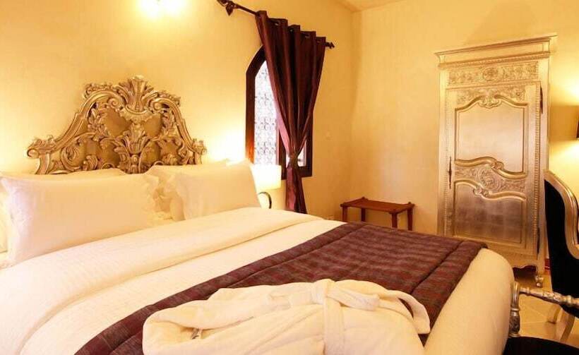 سوییت جونیور, La Villa Racine