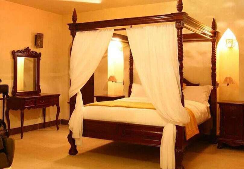 سوییت جونیور, La Villa Racine