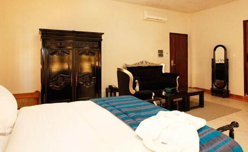 سوییت جونیور, La Villa Racine