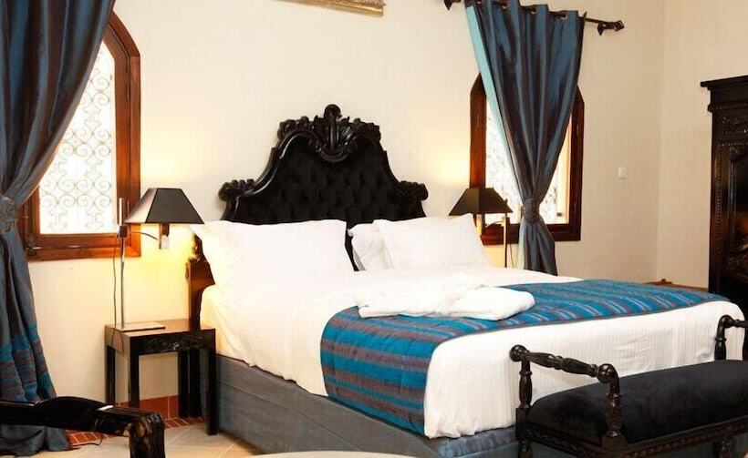 سوییت جونیور, La Villa Racine