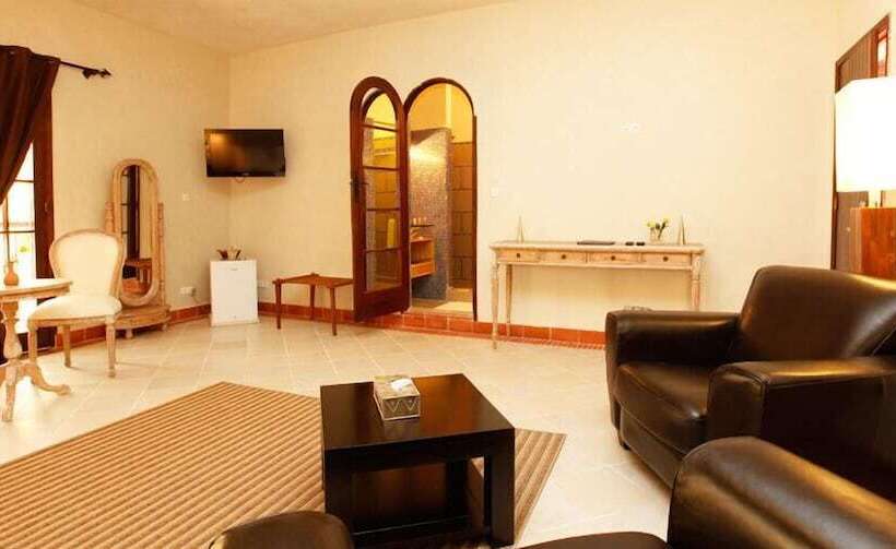 سوییت جونیور, La Villa Racine