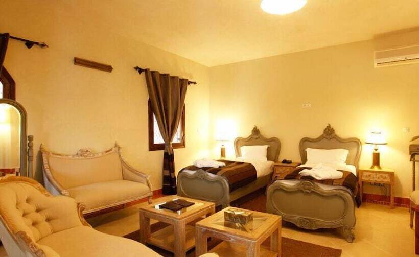 سوییت جونیور, La Villa Racine