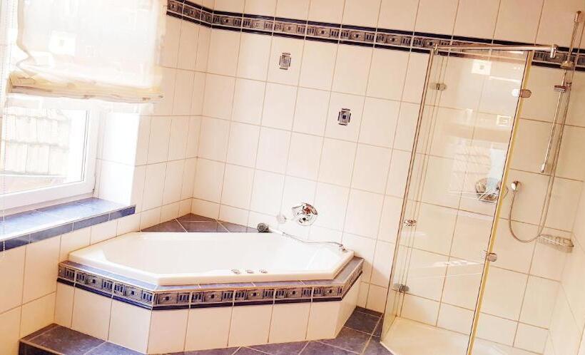 Апартаменты 2 Спальни, Pension Zur Sonne 24/7