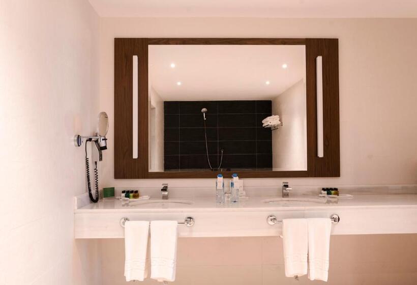 キングサイズベッドのスイートルーム, Royal Tulip Skikda