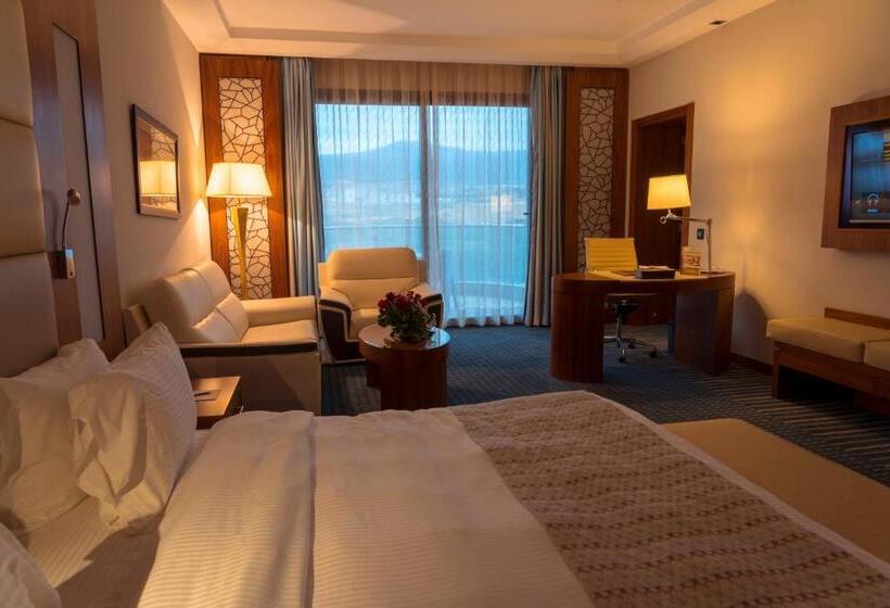 キングサイズベッドのデラックスルーム, Royal Tulip Skikda