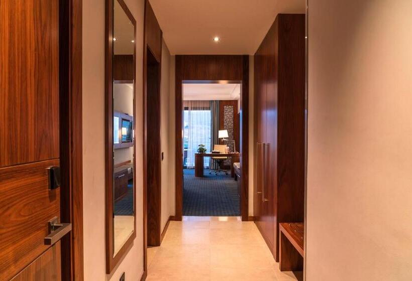 キングサイズベッドのデラックスルーム, Royal Tulip Skikda