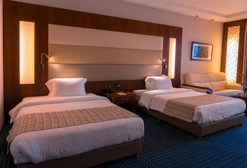 プールの見えるデラックスルーム, Royal Tulip Skikda